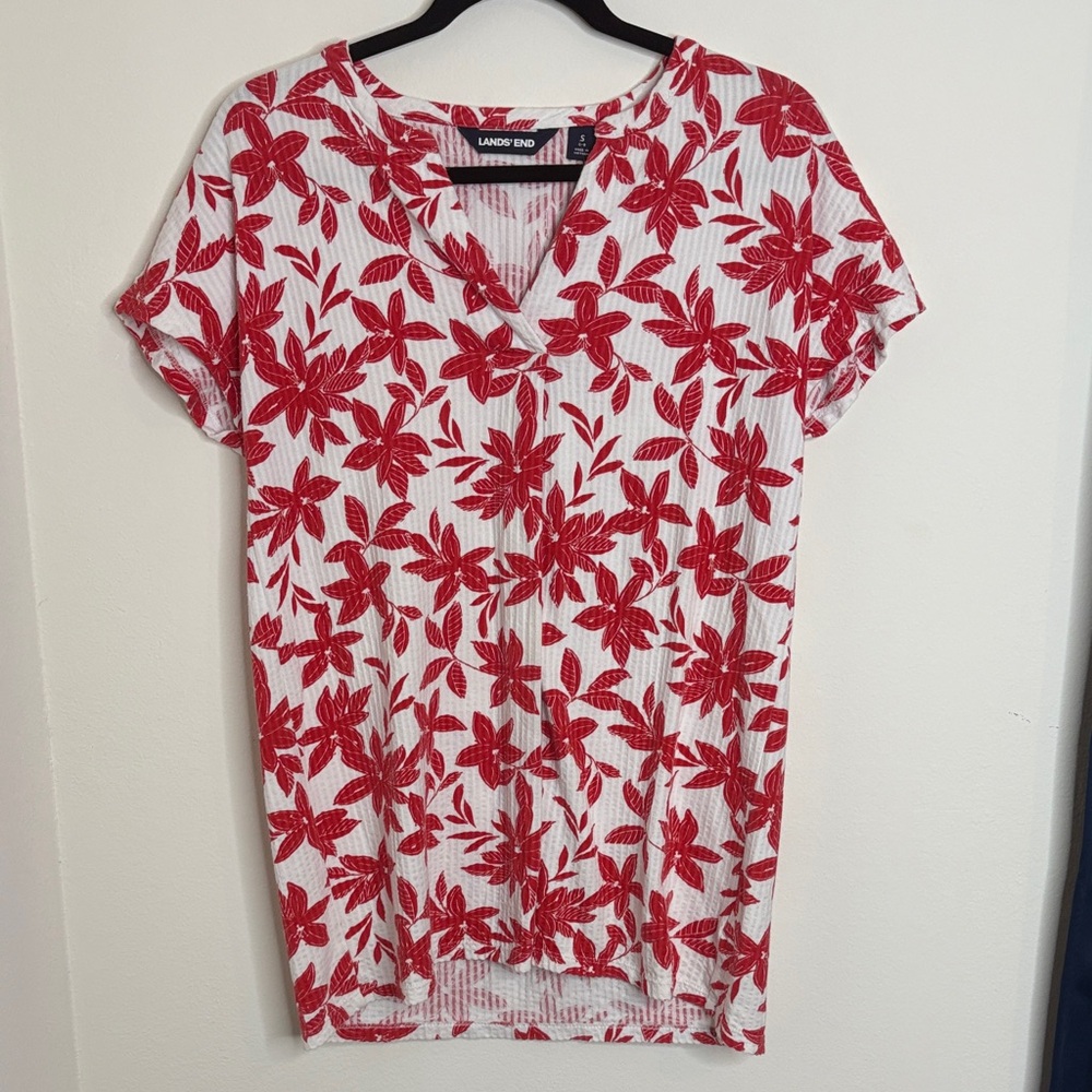 ❌SOLD❌Lands' End Red and White Floral Blouse